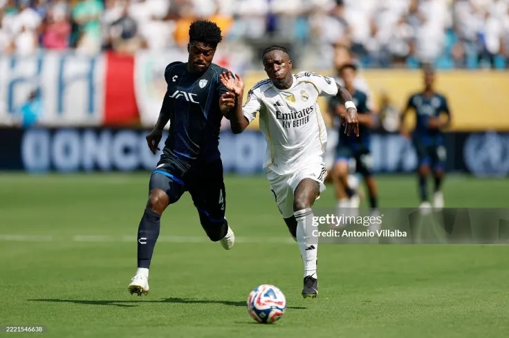 Vinicius chơi rất khác dưới thời Alonso