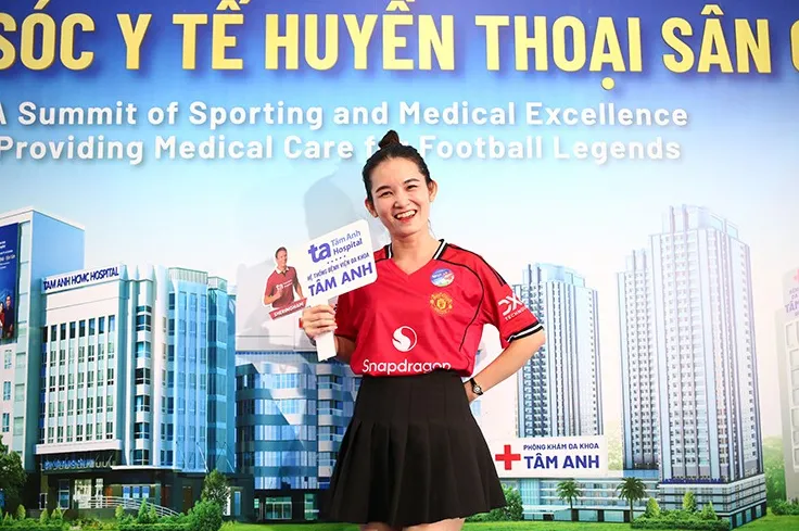 Huyền thoại Manchester Reds trải nghiệm chăm sóc y tế hiện đại tại Bệnh viện Tâm Anh, giao lưu cùng người hâm mộ - 8