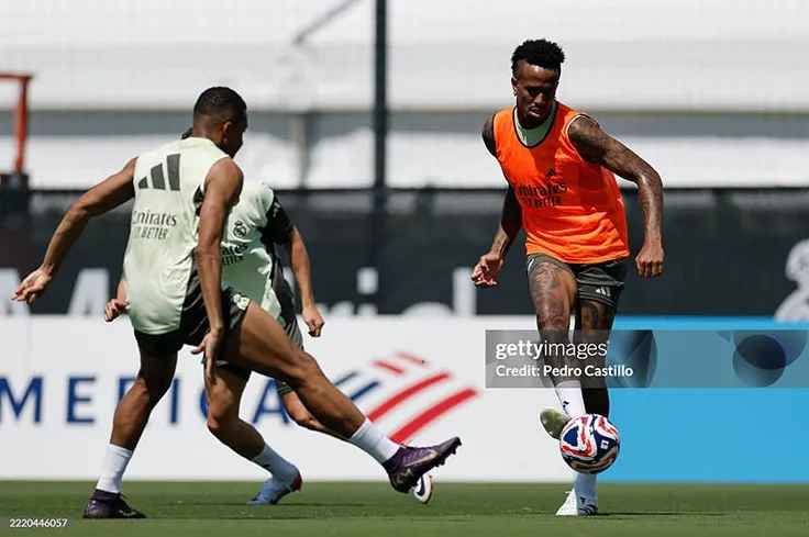 Mbappe tiều tụy vì sút 5kg, trở lại tập luyện cho đại chiến Real Madrid - Salzburg - 6