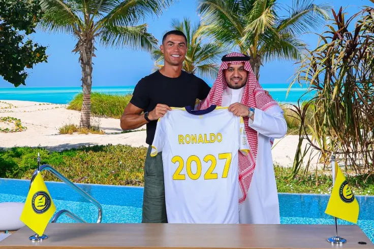 Ronaldo Gia Hạn Hợp Đồng Với Al Nassr Đến Năm 2027: Tiếp Tục Thử Thách và Chinh Phục Kỷ Lục