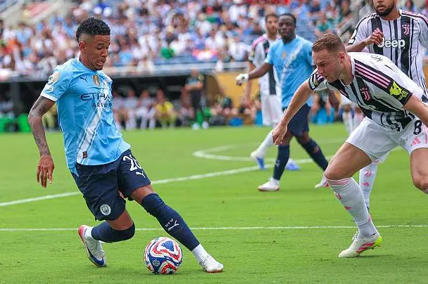 Juventus rất ít khi có đợt kiểm soát nào kéo dài hơn 10 giây trước sức ép liên tục của Man City