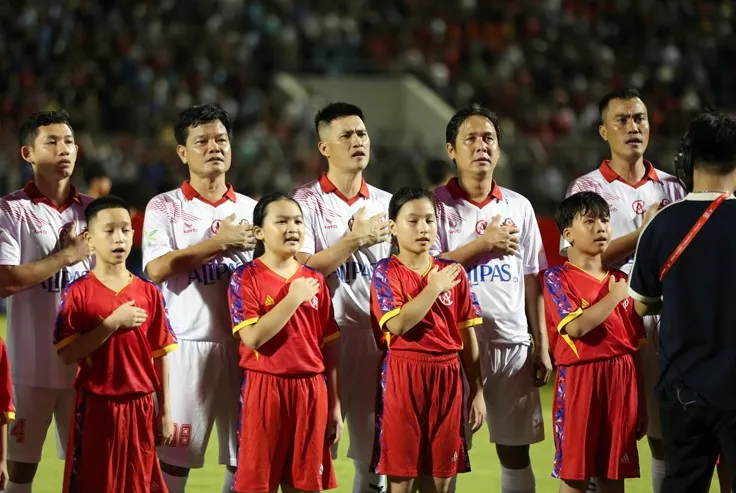Kết quả bóng đá Việt Nam All Stars - Huyền thoại MU: Michael Owen rực sáng, 