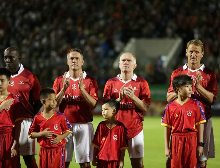 Kết quả bóng đá Việt Nam All Stars - Huyền thoại MU: Michael Owen rực sáng, 