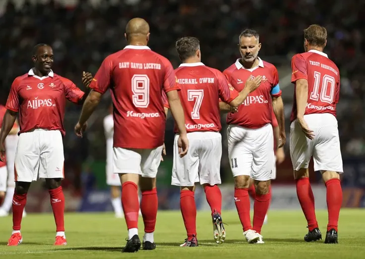 Kết quả bóng đá Việt Nam All Stars - Huyền thoại MU: Michael Owen rực sáng, 