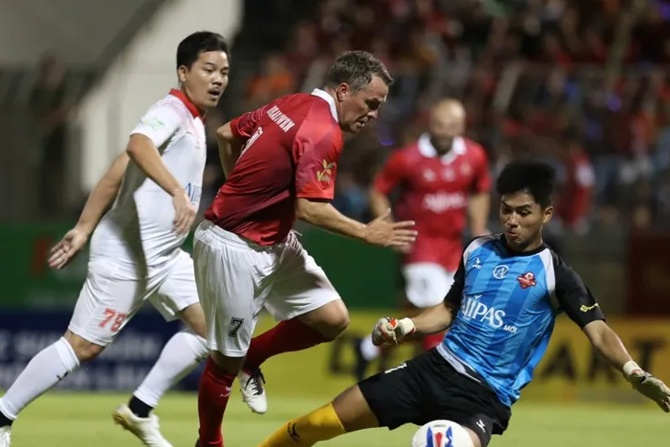 Kết quả bóng đá Việt Nam All Stars - Huyền thoại MU: Michael Owen rực sáng, 
