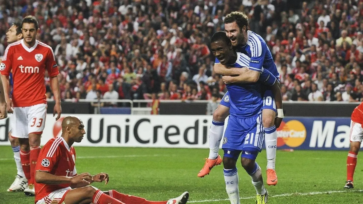 Benfica thua Chelsea cả 3 lần gặp nhau trong giai đoạn 2012-2013, mỗi trận thua đều với cách biệt 1 bàn