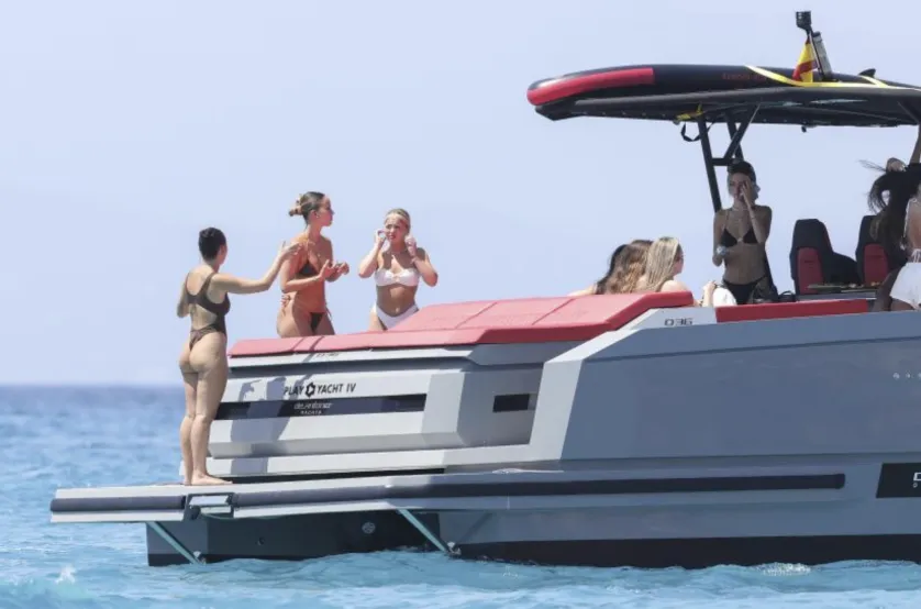 Những cô gái lạ mặt trên du thuyền của Yamal