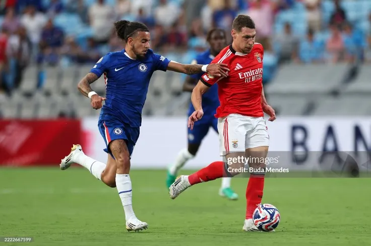Chelsea vất vả hạ Benfica sau trận đấu gián đoạn vì thời tiết: Kịch tính đến phút cuối!