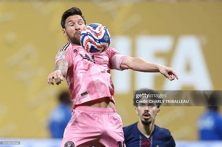 Messi Gây Tranh Cãi với Pha Va Chạm Vitinha: Cư Dân Mạng Phản Ứng Gay Gắt