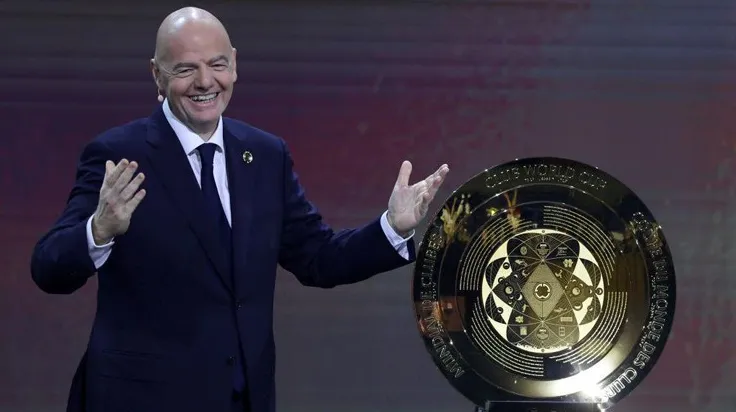 Chủ tịch FIFA có thể nở nụ cười về sự thành công ban đầu của giải đấu