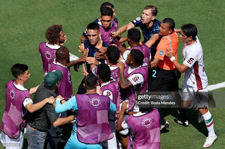 HLV Fluminense Gây Sốc tại FIFA Club World Cup: Chơi Xấu, Nhận Thẻ Vàng, Martinez Nổi Nóng