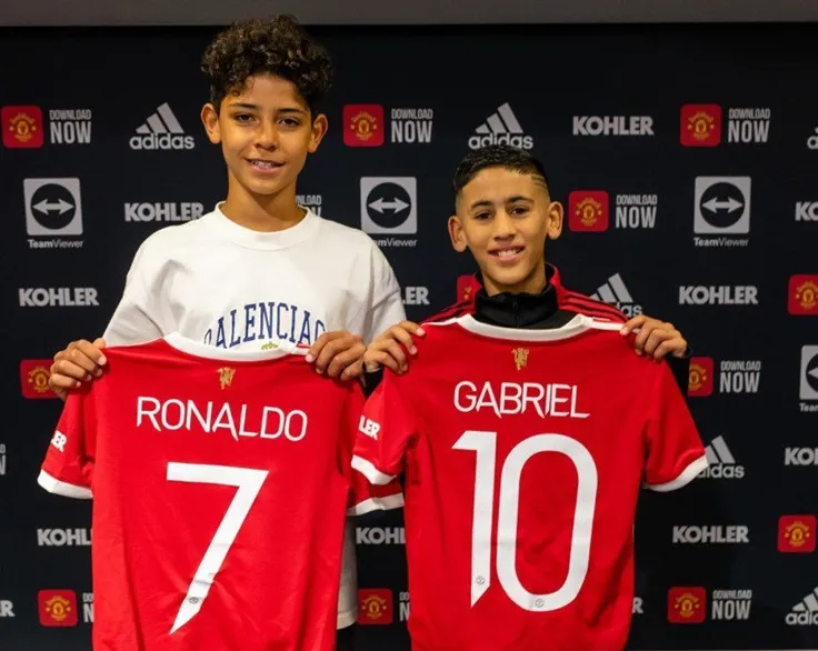 Gabriel từng được ra mắt đội trẻ của MU cùng với Ronaldo Jr