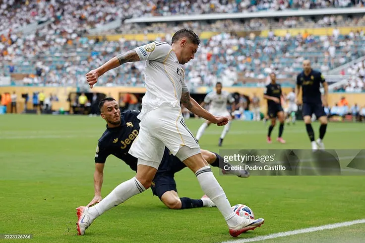 Real Madrid (áo trắng) rơi vào nhánh đấu khó