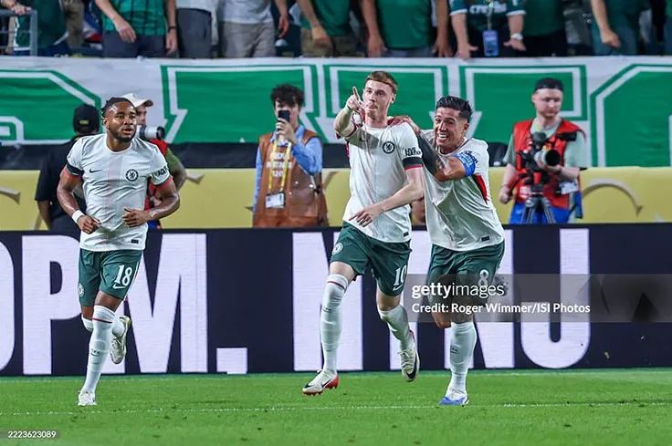 Cole Palmer góp công, giúp Chelsea vào bán kết