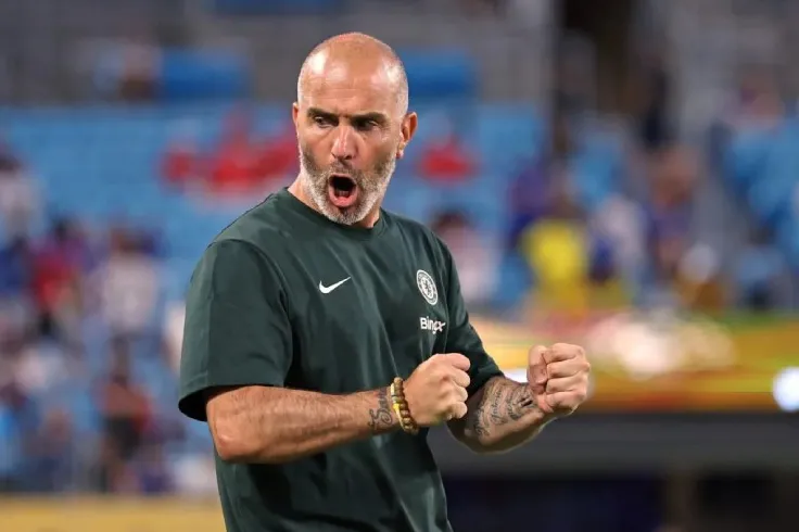 Enzo Maresca để lại dấu ấn với cách sử dụng hai hậu vệ cánh