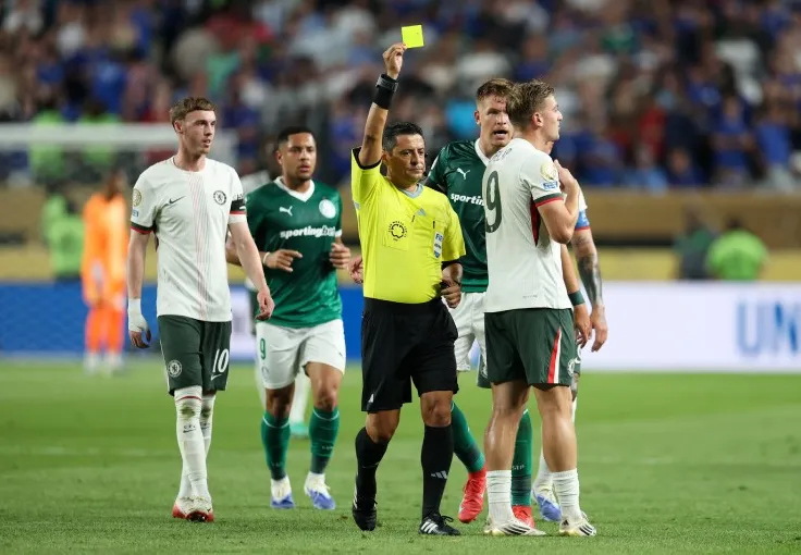 Liam Delap lỡ trận bán kết FIFA Club World Cup vì pha chơi xấu không đáng có