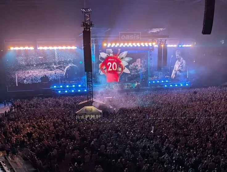 Hàng ngàn người xếp hàng tiễn biệt Jota, ban nhạc nổi tiếng hát tri ân trước 74.500 khán giả - 11