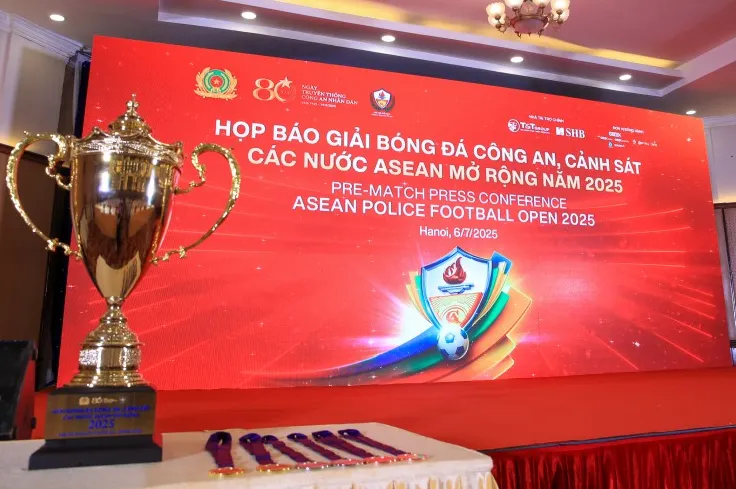 Chiếc cúp mà nhiều đội bóng muốn nắm giữ 