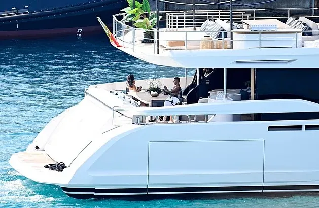 Lộ hình ảnh Ronaldo & bạn gái trên du thuyền sang trọng, giữa ồn ào không đến viếng Jota - 5