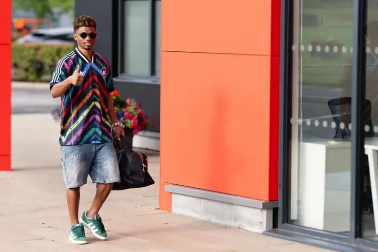 MU hội quân chuẩn bị mùa giải mới: Cunha & Onana rạng rỡ đến sớm, Fernandes vắng mặt - 4