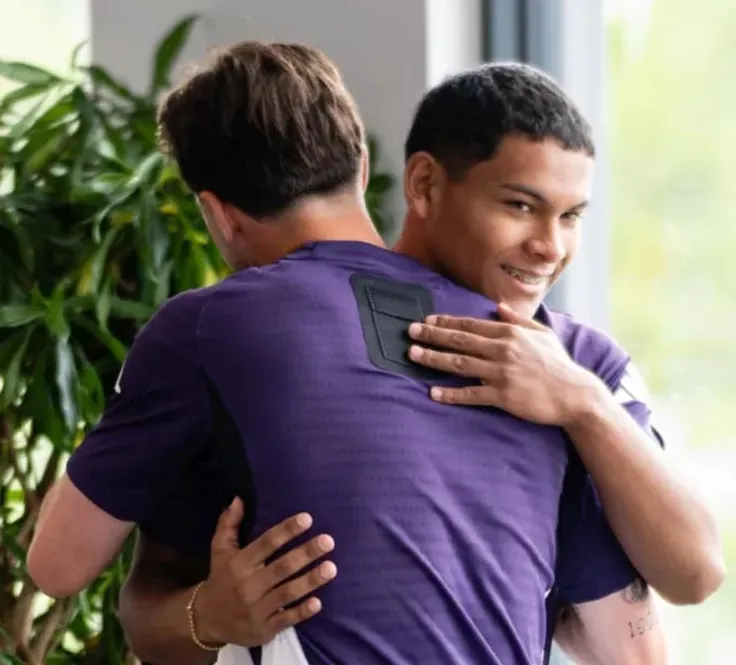 MU hội quân chuẩn bị mùa giải mới: Cunha & Onana rạng rỡ đến sớm, Fernandes vắng mặt - 5