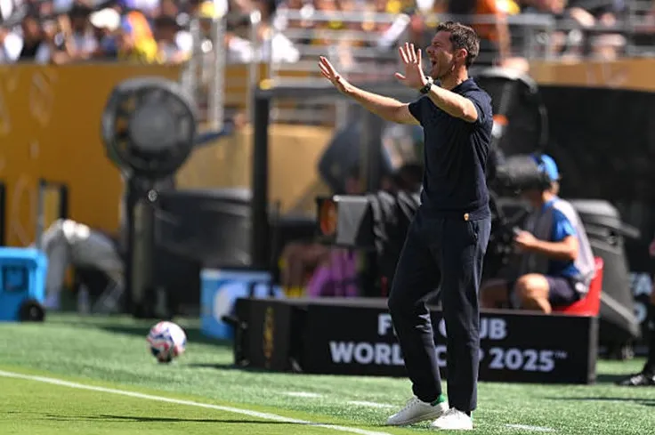 Người hâm mộ đang chờ đợi xem Alonso sẽ giải bài toán khó này như thế nào