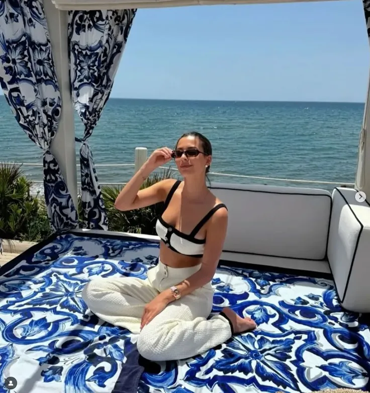 Haaland tận hưởng kỳ nghỉ viên mãn, bạn gái khoe dáng nóng bỏng dù mới sinh con - 11