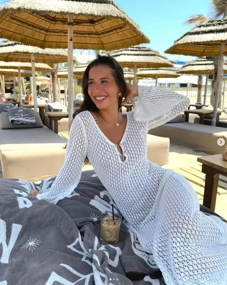 Haaland tận hưởng kỳ nghỉ viên mãn, bạn gái khoe dáng nóng bỏng dù mới sinh con - 9