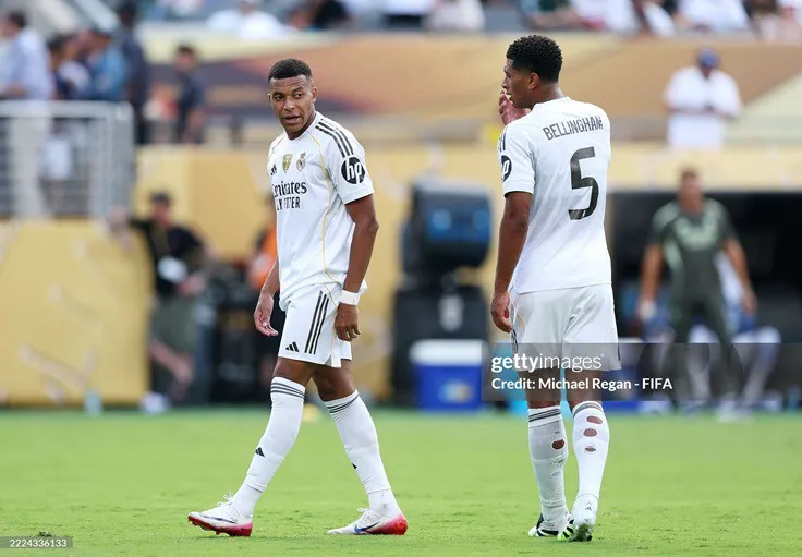 PSG 'Nghiền Nát' Real Madrid: Báo Chí Phản Ứng Trái Chiều Về Màn Trình Diễn Của Mbappe