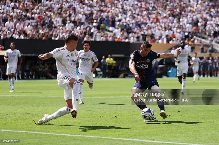 PSG thi đấu lấn lướt trước Real Madrid