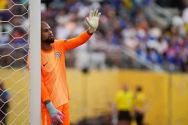 Chelsea không lo về khả năng cứu thua của Robert Sanchez, mà lo thủ môn này sẽ chuyền vào chân đối thủ