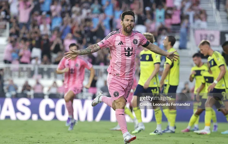 Messi Tiếp Tục Phô Diễn Tài Sút Phạt, Áp Sát Kỷ Lục Của Pele
