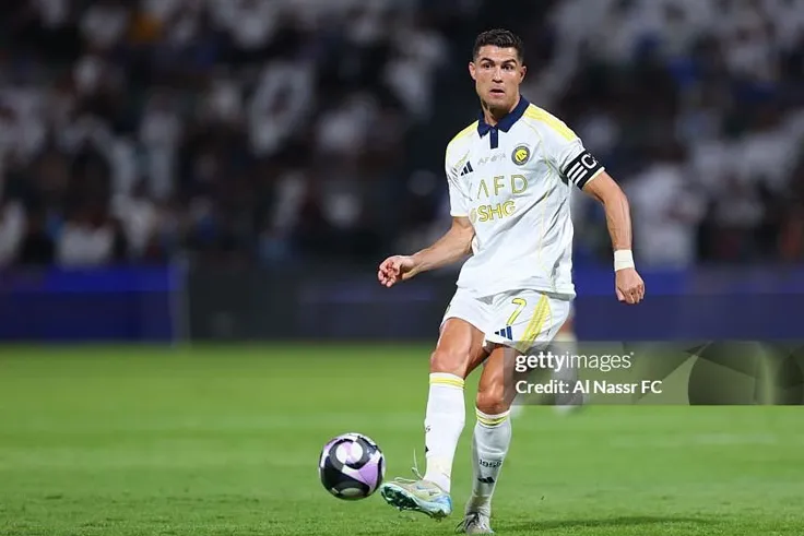 Al Nassr lên kế hoạch giảm tải cho Cristiano Ronaldo, MU đối mặt nguy cơ phá sản