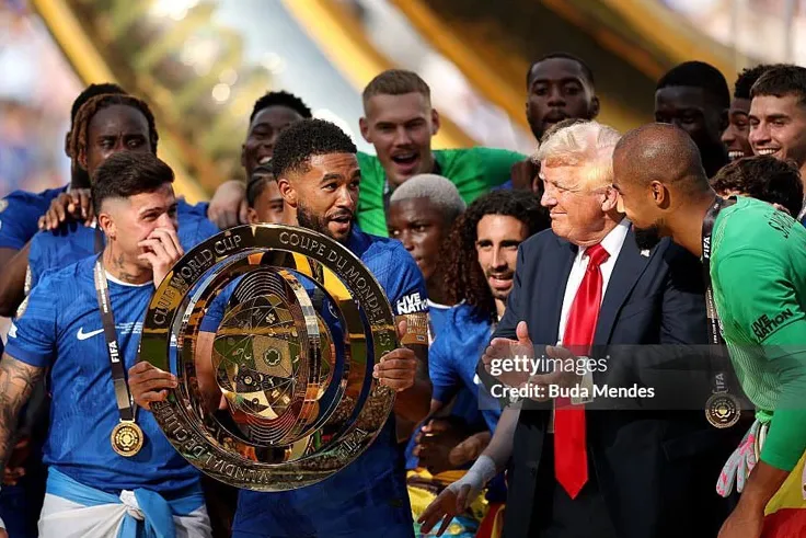 Tổng thống Trump đích thân trao cúp vô địch FIFA Club World Cup 2025 cho Chelsea. Đây là lần thứ 2 
