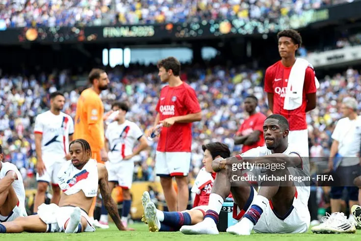 Trái ngược với niềm vui của Chelsea là nỗi buồn đến từ dàn sao PSG. Dembele, cầu thủ được kỳ vọng nhiều ở trận này đã tỏ ra bất lực trước khung thành của thủ môn Sanchez.