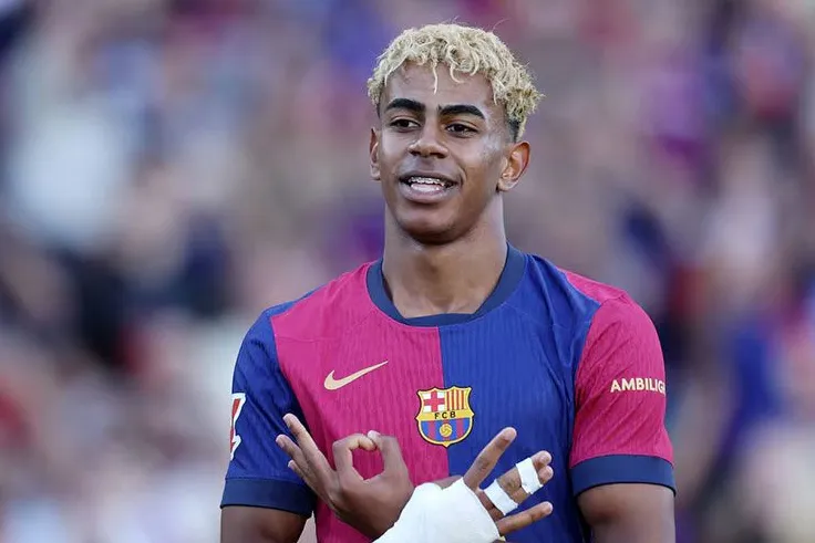 Yamal đối mặt kiện tụng vì tiệc sinh nhật gây tranh cãi: Thuê người lùn mua vui?