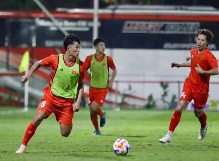 Sao U23 Việt Nam tiết lộ lời HLV Kim Sang Sik sau khi