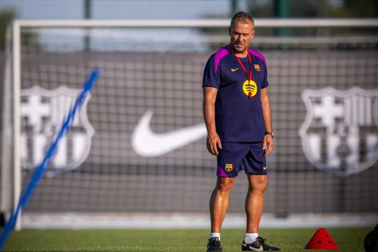 Barcelona 'thay máu' đội hình: Hansi Flick ra tay, 5 cái tên 'thừa' có nguy cơ bật bãi