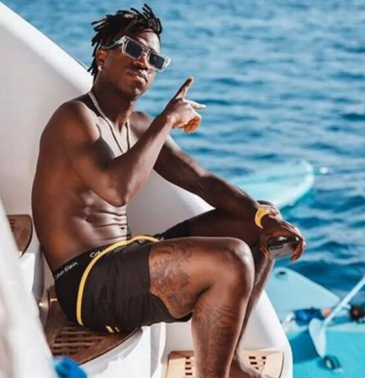 Vinicius đã sẵn sàng tiệc tùng 2 ngày liền cuối tuần này để đón tuổi 25