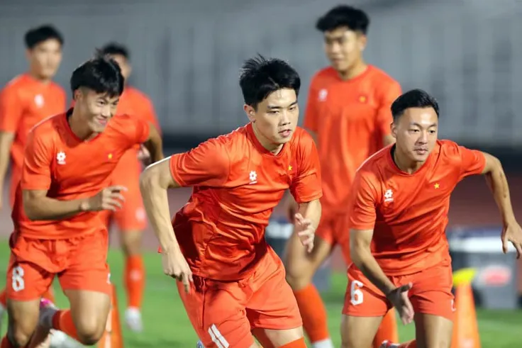 U23 Việt Nam không được tập làm quen sân vận động Patriot, nên buổi tập chiều 18/7 được coi như buổi tập chính thức, ráp đội hình chiến thuật trước trận gặp U23 Lào.
