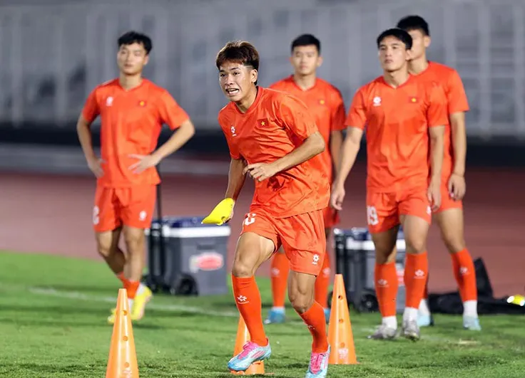 Văn Thuận trước đó đã tập luyện cùng U23 Việt Nam tại Bà Rịa, nên cầu thủ thuộc biên chế Thanh Hóa không mất nhiều thời gian để hòa nhập cùng đồng đội.
