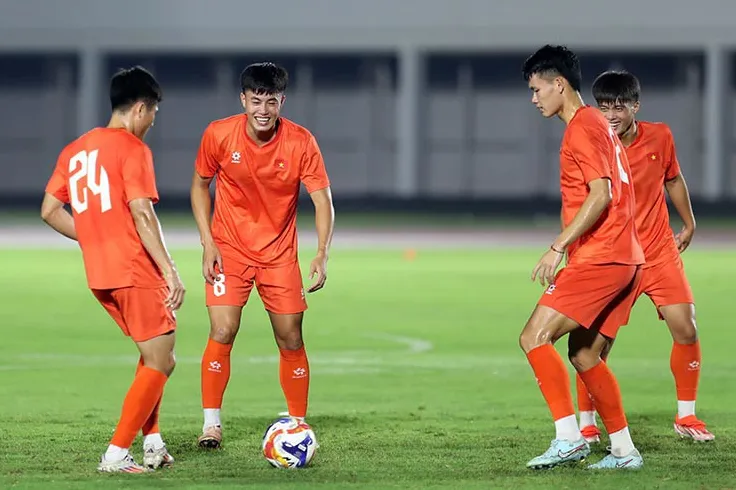 Trong khi các tuyển thủ U23 Việt Nam thoải mái cười đùa và tỏ ra hết sức tự tin trước trận đấu mở màn ở giải U23 Đông Nam Á 2025.