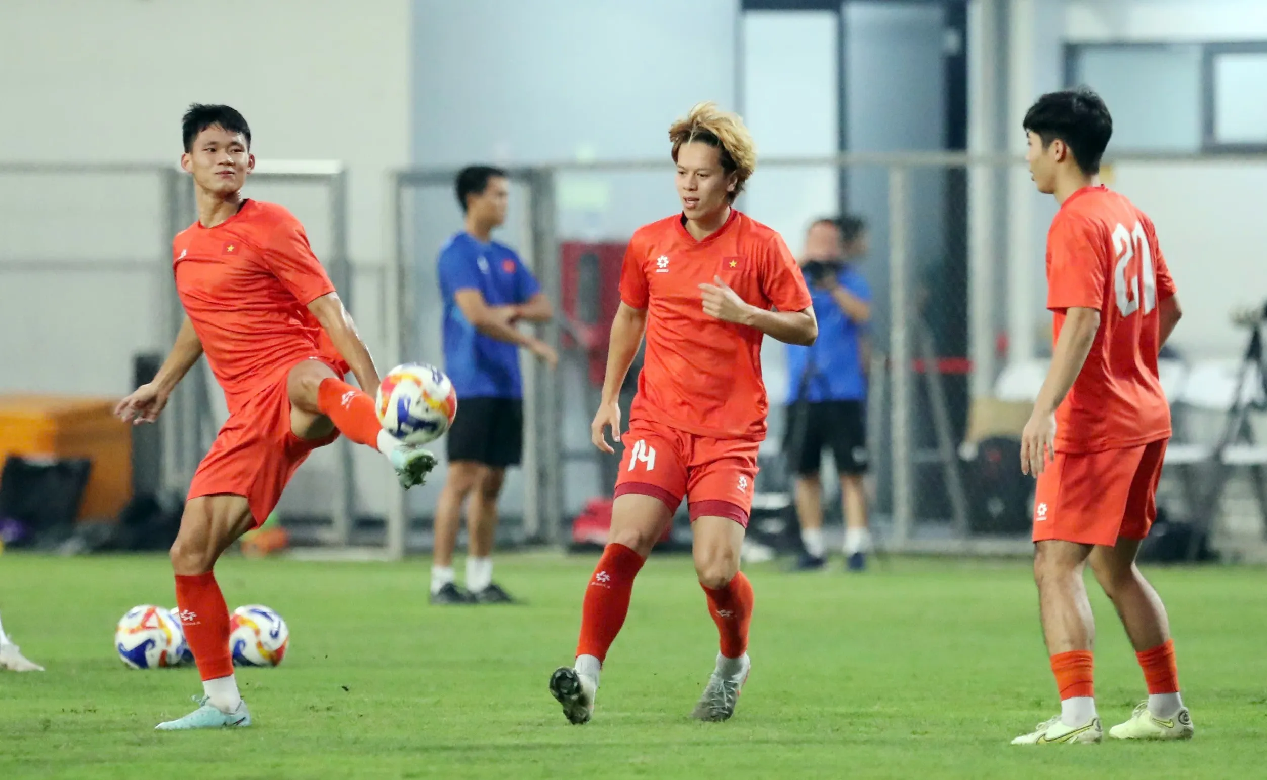 Trong khi các cầu thủ còn lại vẫn tích cực rèn kỹ chiến thuật, chuẩn bị cho trận tranh vé vào bán kết U23 Đông Nam Á 2025 ở bảng B với U23 Campuchia 