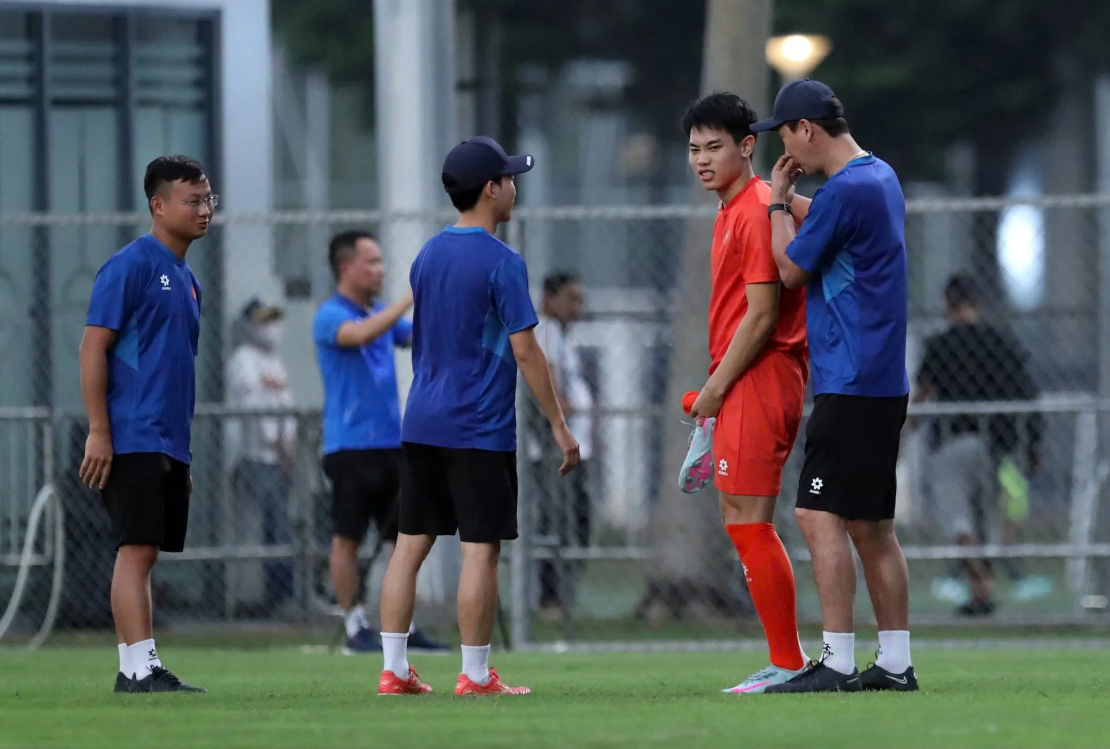 Dù vậy, HLV Kim Sang Sik vẫn không giấu được sự lo lắng. Trước đó, ông thầy người Hàn Quốc đã không thể có sự phục vụ của tiền đạo Thanh Nhàn vì chấn thương. Hơn nữa, các tiền đạo của U23 Việt Nam vẫn chưa thể “thông nòng”, dù các học trò của HLV Kim Sang Sik có trận thắng 3-0 trước U23 Lào