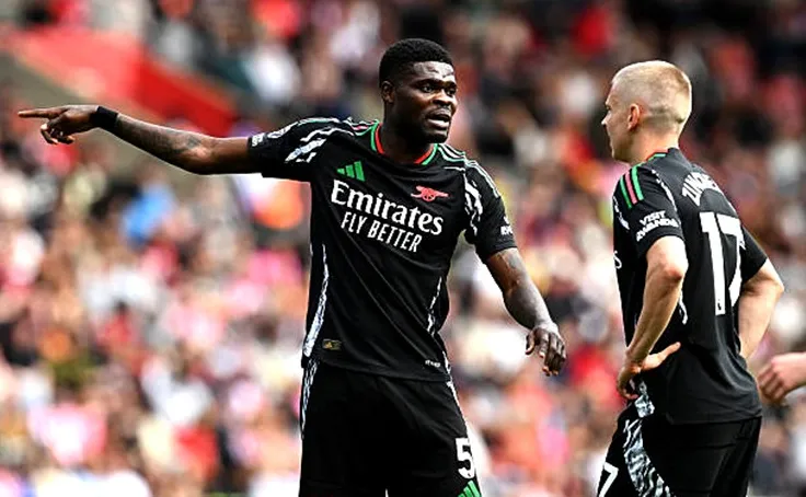 Arteta Lên Tiếng Về Vụ Thomas Partey: Arsenal Tự Tin Vào Quy Trình, Pháo Thủ Gặp Khó Tại Singapore