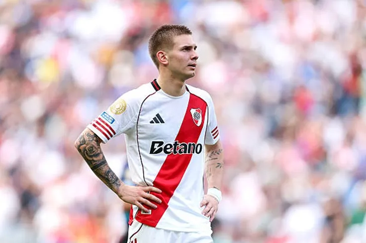 Franco Mastantuono được Real Madrid đưa về Bernabéu với bản hợp đồng 63 triệu euro từ River Plate
