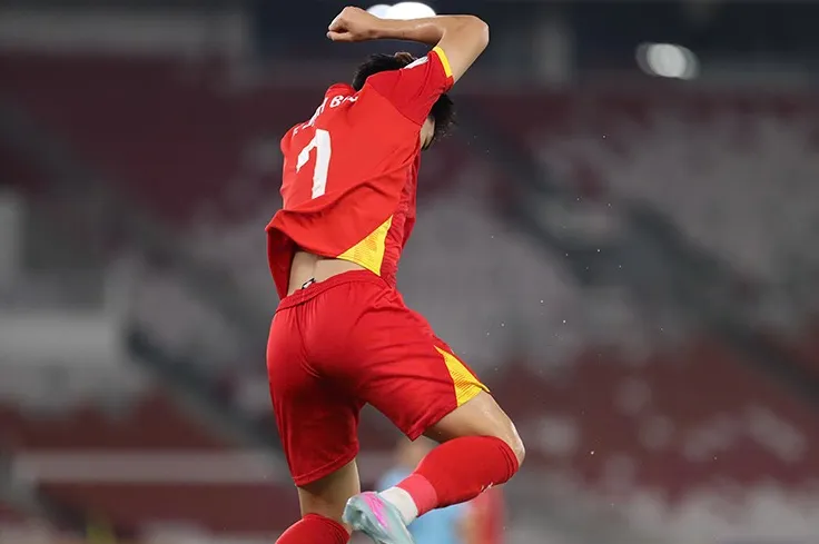 U23 Việt Nam: Lý Đức ghi bàn dũng mãnh, Đình Bắc đánh đầu ăn mừng như Ronaldo - 3