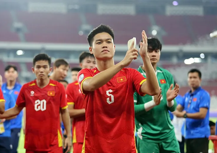 U23 Việt Nam: Lý Đức ghi bàn dũng mãnh, Đình Bắc đánh đầu ăn mừng như Ronaldo - 6