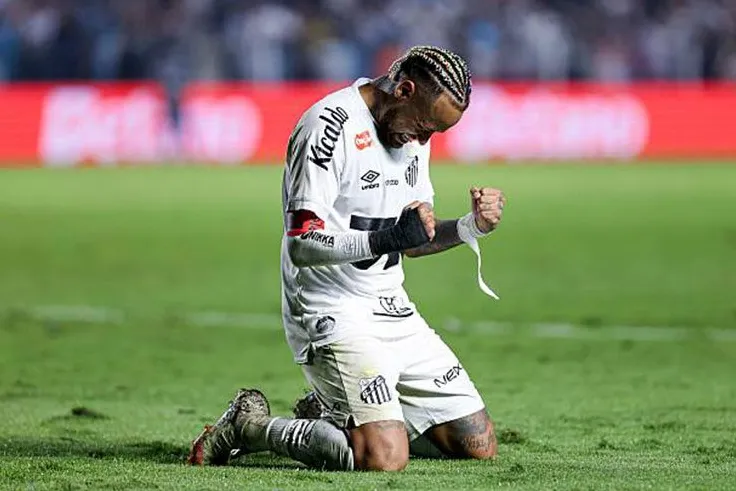Neymar 'tưởng bở' bàn thắng: Màn ăn mừng hụt và tranh cãi nảy lửa với CĐV Santos