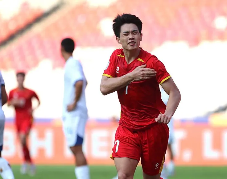 U23 Việt Nam thoát hiểm trước U23 Philippines: Đình Bắc tỏa sáng đúng lúc
